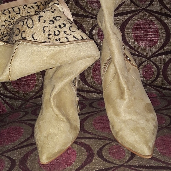 Boots - Picture 4 of 4